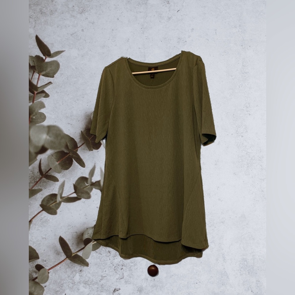 NWT JM collections green tunic shirt